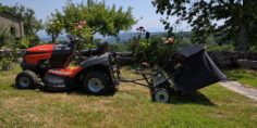 Milyen motorral működik egy ráülős fűnyíró traktor?